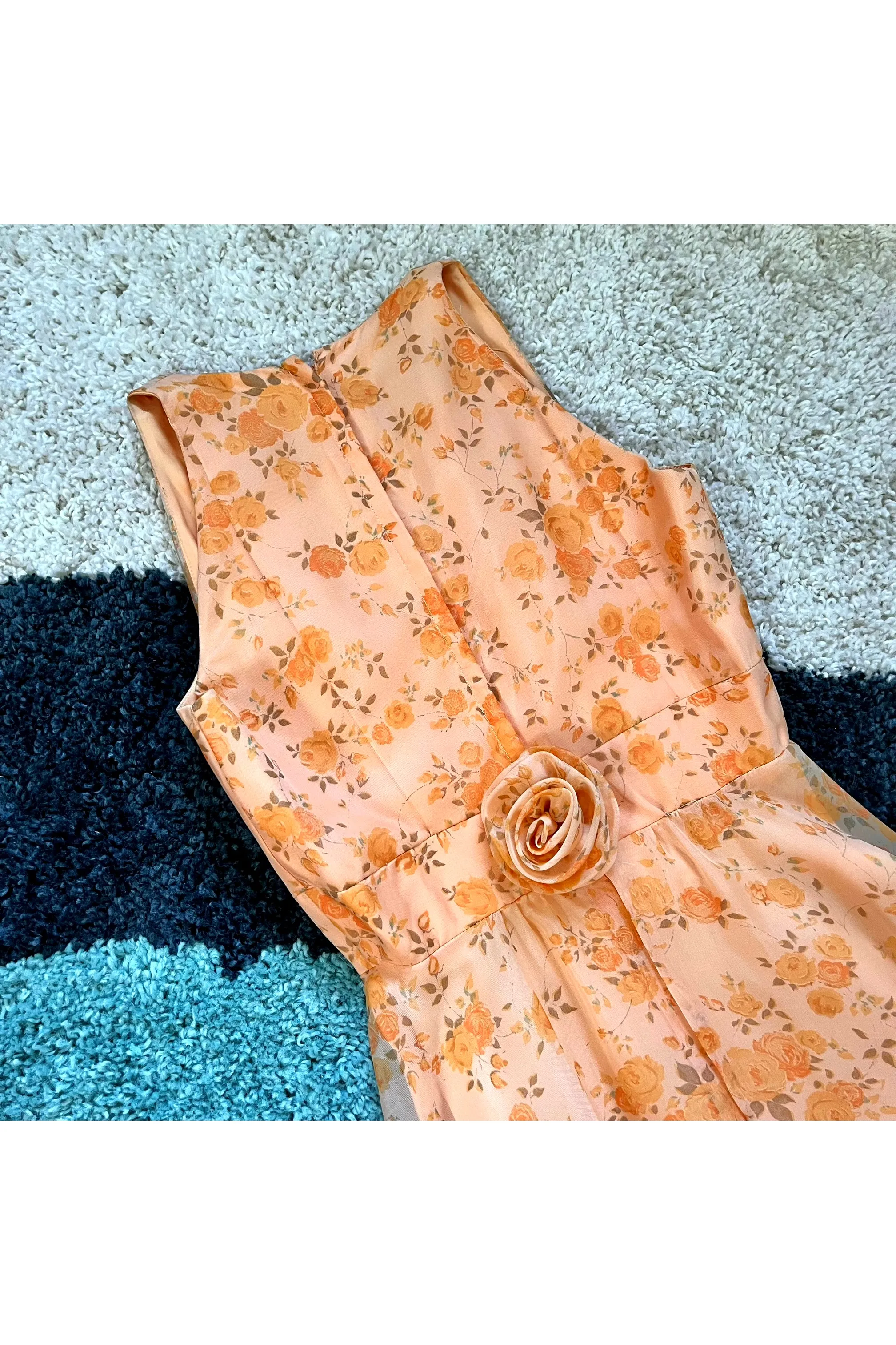 On hold* Vintage 70’s Flowy Floral Dress w/Sheer Capelet