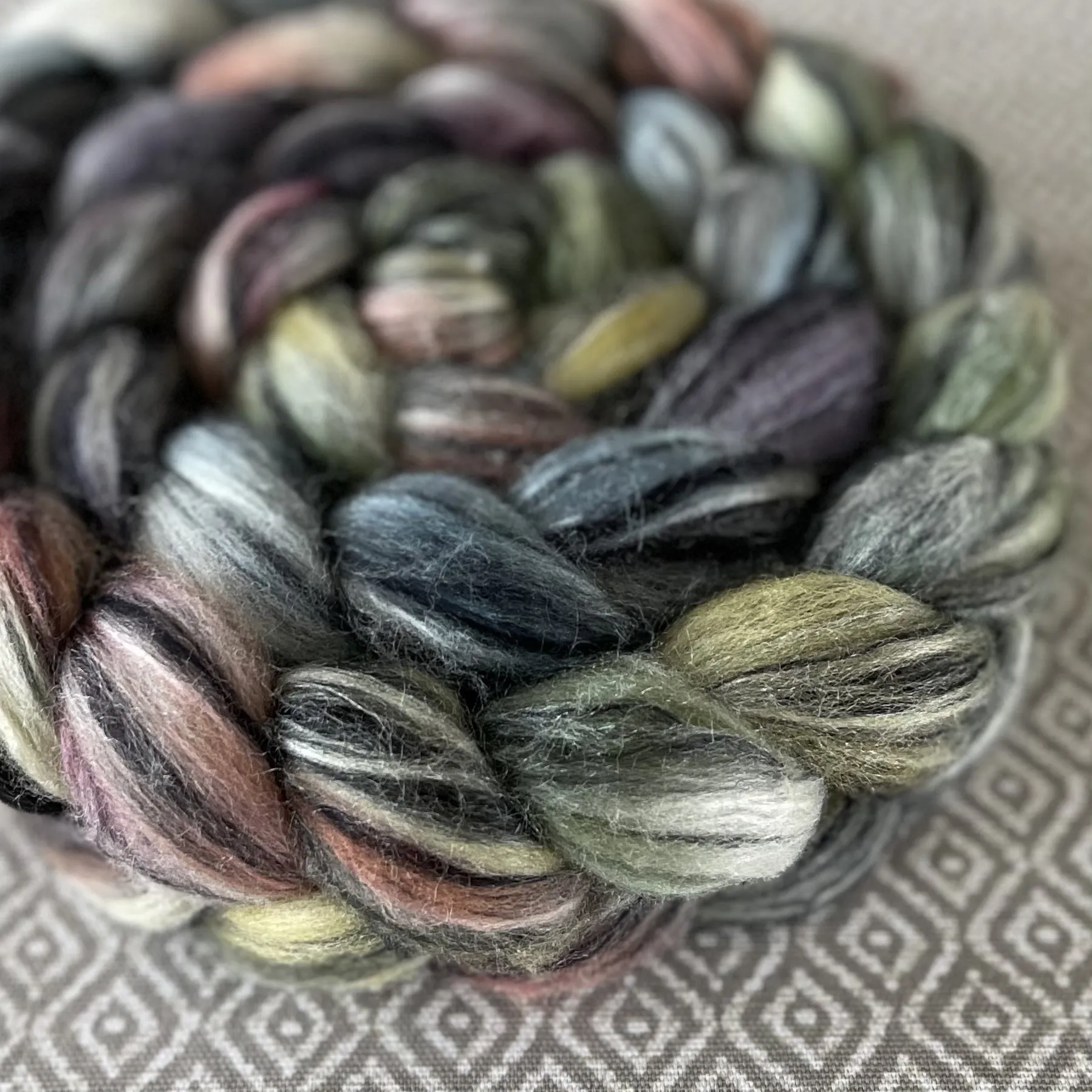 Polwarth Black Bamboo Silk Roving - Diamond